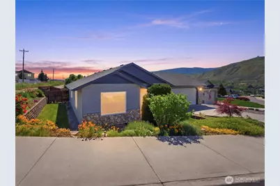 573 S James Avenue, East Wenatchee, WA 98802 - Photo 1