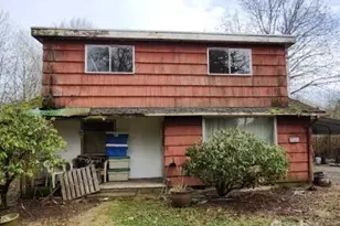 8121 E Waller Rd, Tacoma, WA 98443 - Photo 1