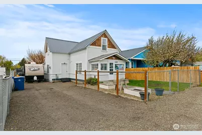305 N Clark Street, Kittitas, WA 98934 - Photo 1