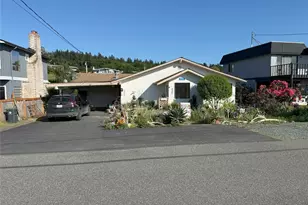 8201 Sandy Hook Dr, Clinton, WA 98236 - Photo 1