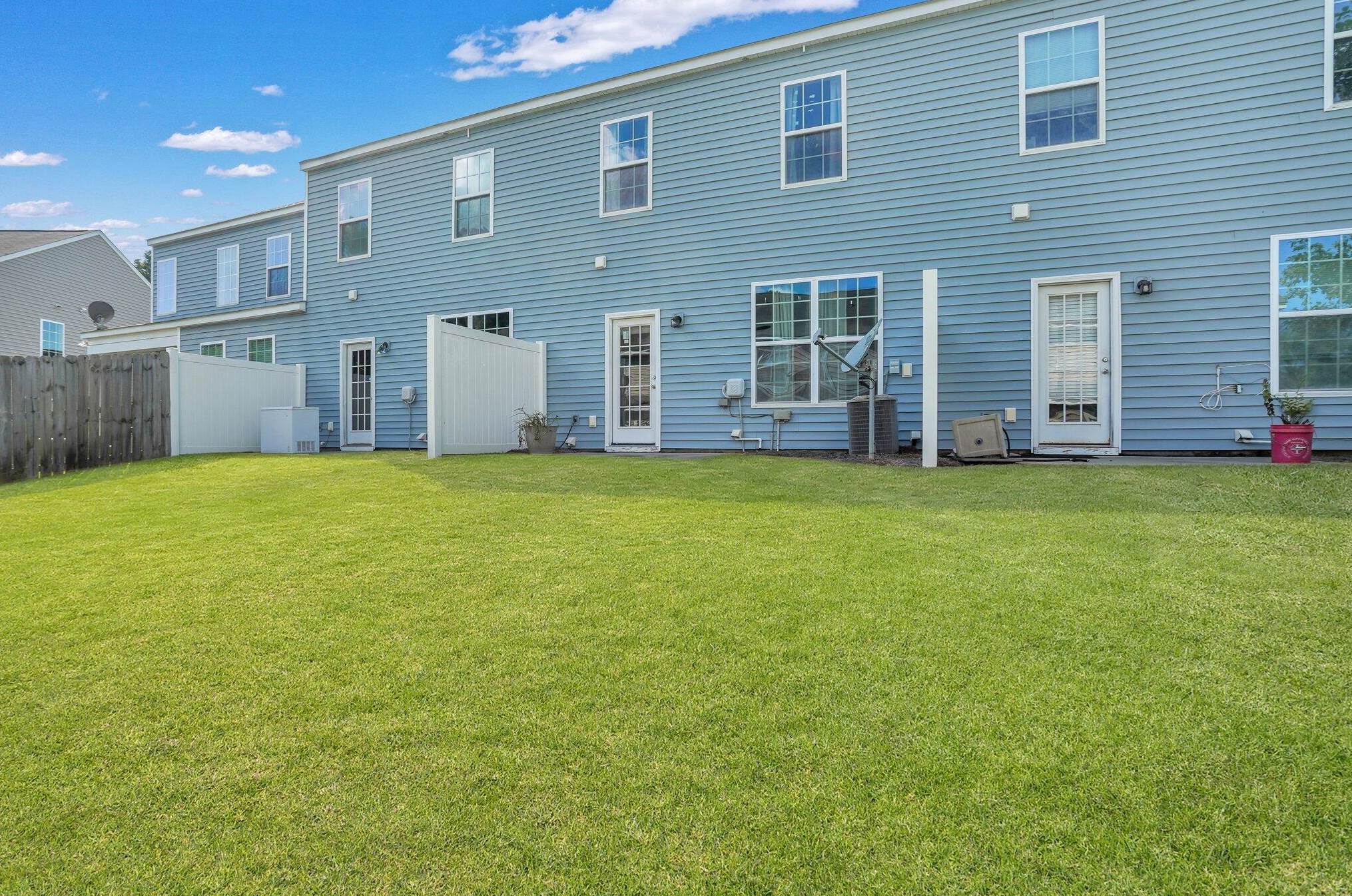 2504 Stadium Dr, Charleston SC  29406-6606 exterior