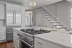 34 Pinckney St, Charleston, SC 29401 - Photo 13