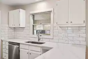 298 Summerset Ln, Summerville, SC 29483 - Photo 9