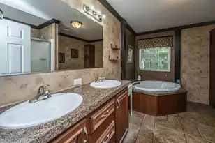 725 Hildebrand Dr, Bonneau, SC 29431 - Photo 5