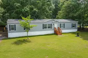 725 Hildebrand Dr, Bonneau, SC 29431 - Photo 1