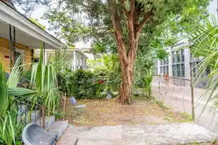 12 Poinsett St, Charleston, SC 29403 - Photo 3