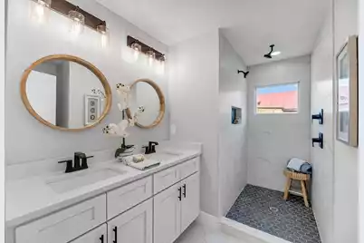 65 Simons Street, Charleston, SC 29403 - Photo 13