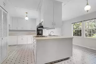1006 Lakeview Dr, Mount Pleasant, SC 29464 - Photo 9