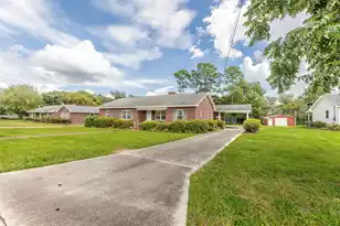 319 Hampton Street E, Elloree, SC 29047 - Photo 5