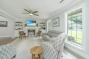 2040 Comingtee Ln, Mount Pleasant, SC 29464 - Photo 7