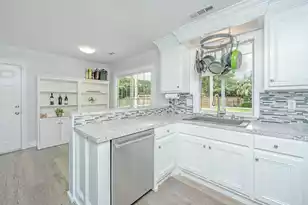 2040 Comingtee Ln, Mount Pleasant, SC 29464 - Photo 11