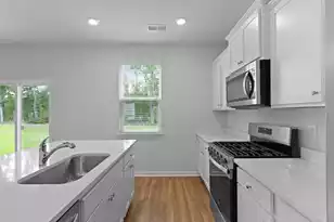 1073 Forrest Crk Dr, Summerville, SC 29483 - Photo 7