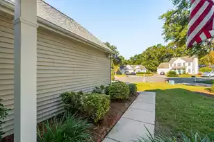 1233 Bridgeport Dr, Mount Pleasant, SC 29466 - Photo 9
