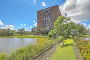 14 Lockwood Dr, Charleston, SC 29401 - Photo 3