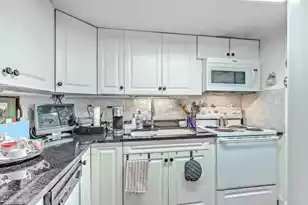 14 Lockwood Dr, Charleston, SC 29401 - Photo 29