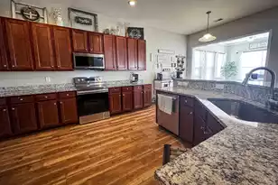 7320 Brown Thrasher Ct, Hanahan, SC 29410 - Photo 9