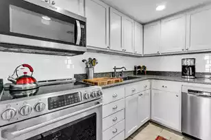 14 Lockwood Dr #12-A G H, Charleston, SC 29401 - Photo 9