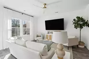 706 Ridgley Dr, Summerville, SC 29486 - Photo 3