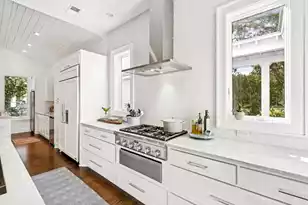 304 4th Ave, Mount Pleasant, SC 29464 - Photo 13