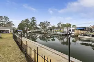 402 Chippendale Ln, Bonneau, SC 29431 - Photo 1