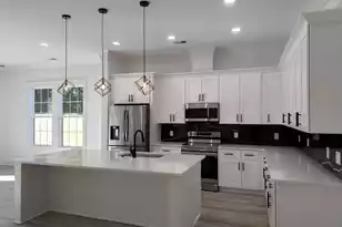 1915 Kerry St, North Charleston, SC 29406 - Photo 11