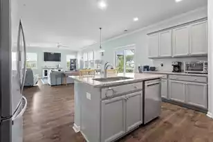 721 Redbud Ln, Summerville, SC 29486 - Photo 7