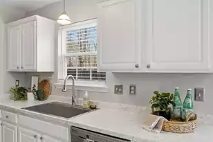 100 Bainsbury Ln, Summerville, SC 29483 - Photo 9