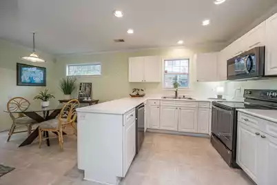 3200 Queensgate Way, Mount Pleasant, SC 29466 - Photo 5