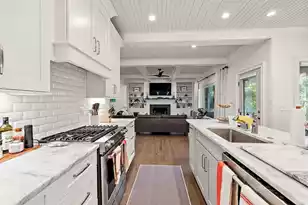 1269 Hidden Lakes Dr, Mount Pleasant, SC 29464 - Photo 9