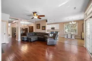 1608 Jorrington St, Mount Pleasant, SC 29466 - Photo 5