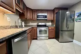 14 Lockwood Dr, Charleston, SC 29401 - Photo 5