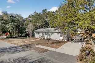 822 Rogers Ln, Mount Pleasant, SC 29464 - Photo 3