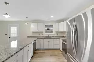 6961 Raymond Ave, North Charleston, SC 29406 - Photo 9