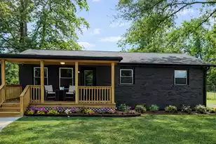 202 Huggins Street E, Manning, SC 29102 - Photo 1