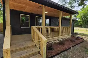 202 Huggins Street E, Manning, SC 29102 - Photo 3