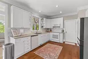 1324 Southlake Dr, Mount Pleasant, SC 29464 - Photo 13