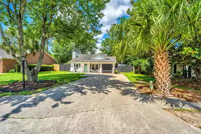 1382 Point Drive W, Mount Pleasant, SC 29466 - Photo 3