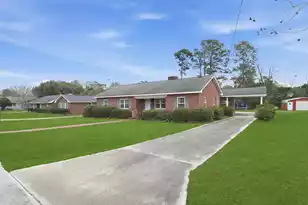 319 Hampton Street E, Elloree, SC 29047 - Photo 1