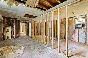 6 Poinsett St, Charleston, SC 29403 - Photo 9