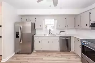 146 Highland Ave, Summerville, SC 29486 - Photo 7