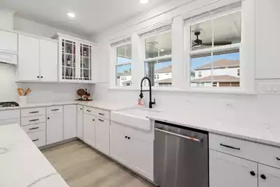 1562 Lakeshore Drive N, Mount Pleasant, SC 29466 - Photo 15