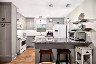 300 Yellow Hawthorn Cir, Summerville, SC 29483 - Photo 15