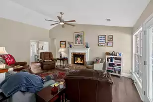 733 Woodland Pointe Pl, Mount Pleasant, SC 29464 - Photo 3