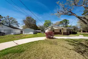 903 Yorktown Dr, Charleston, SC 29412 - Photo 1