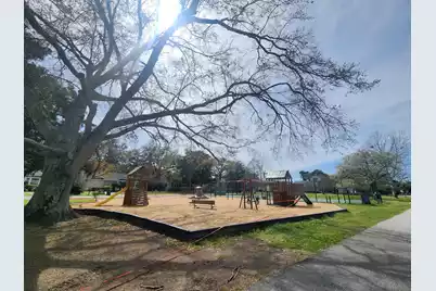 316 Queens Court, Mount Pleasant, SC 29464 - Photo 5