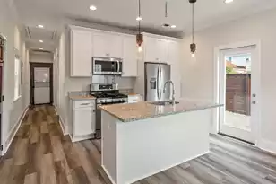 400 Sumter St, Charleston, SC 29403 - Photo 7