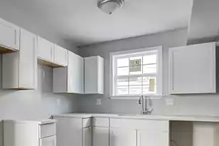 30 Poinsett St, Charleston, SC 29403 - Photo 9