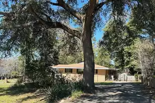 1000 Woodland Dr, Kingstree, SC 29556 - Photo 9