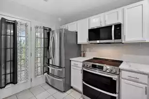 1004 Yellow Hawthorn, Summerville, SC 29483 - Photo 9