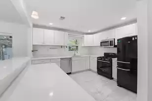 1749 Lady Ashley St, Charleston, SC 29412 - Photo 7